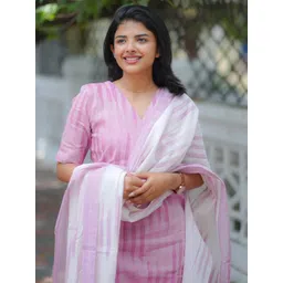 Aaghnya Women Pink Viscose Rayon Kurta Sets image 5