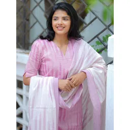 Aaghnya Women Pink Viscose Rayon Kurta Sets image 2