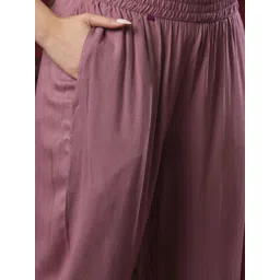 Aaghnya Women Printed Viscose Rayon Kurta Sets image 5