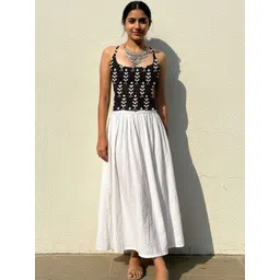 AAHWAN Women Ethnic Motifs Crop Top with Tie-Ups image 4