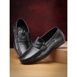 Action Men Solid Loafers-picture-39