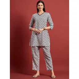 all about you Women Printed Regular Kurta with Trousers-picture-23