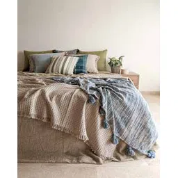 altrove Patterned Queen-Size Bedcover with Pillow Covers-picture-46