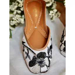 Amaryllis for her Women Mojaris Flats-picture-26