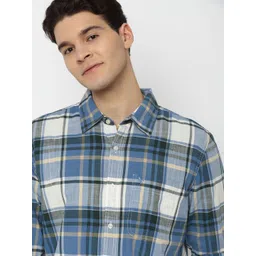 AMERICAN EAGLE OUTFITTERS Men Slim Fit Tartan Checks Opaque Checked Casual Shirt image 2