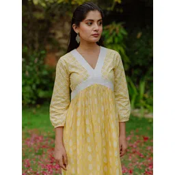 anayna Women Yellow & White Printed Kurta with Trousers-picture-12