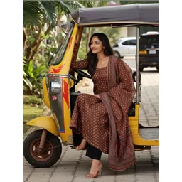 Anni Designer Women Ethnic Motifs Printed Panelled Kurta with Trousers & With Dupatta-picture-12