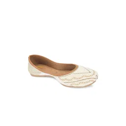 Anouk Women Embellished Ethnic Mojaris with Embroidered Flats-picture-33
