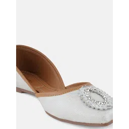 Anouk Women Embellished Mojaris Flats image 3