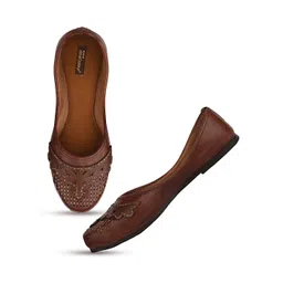 Anouk Women Ethnic Mojaris with Embroidered Flats-picture-18