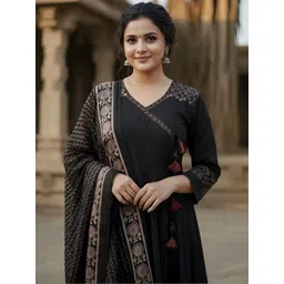 Anouk Women Ethnic Motifs Embroidered Angrakha Thread Work Pure Cotton Kurta With Dupatta-picture-23