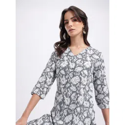 Anouk Rustic Floral Printed Pure Cotton V-Neck Straight Kurta image 1