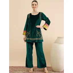 Antheaa Women Embellished Velvet Co-ord-image-47