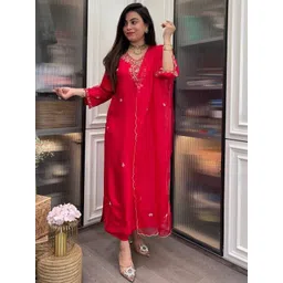 ANVERI TEXTILES Women Ethnic Motifs Embroidered Thread Work Kurta Set With Dupatta-picture-0