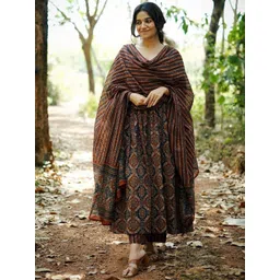 ARADHNA Ethnic Motifs Printed V-Neck Gotta Patti Kurta With Trousers & Dupatta-picture-11