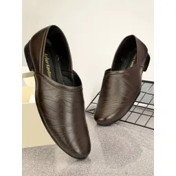 Arber Kenton Men Textured Loafers image 1