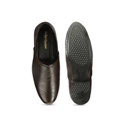 Arber Kenton Men Textured Loafers image 3