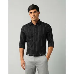 Arrow Men Slim Fit Spread Collar Vertical Striped Cotton Formal Shirt-picture-35