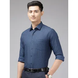 Arrow Pure Cotton Self Design Manhattan Slim Fit Textured Formal Shirt image 5