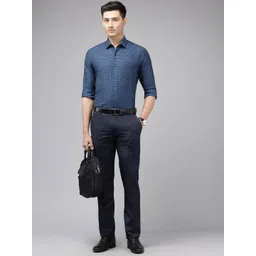 Arrow Pure Cotton Self Design Manhattan Slim Fit Textured Formal Shirt image 3