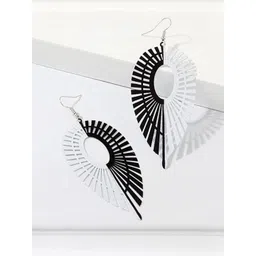 Arzonai Contemporary Drop Earrings image 3