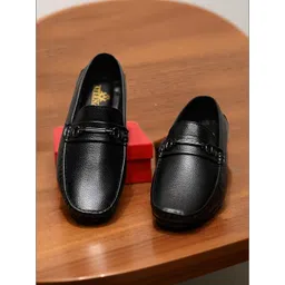 ATERNA Men Textured Loafers-picture-10
