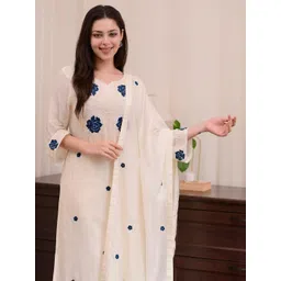 ATOXIC Women Ethnic Motifs Embroidered Regular Kurta with Trousers & With Dupatta-picture-19