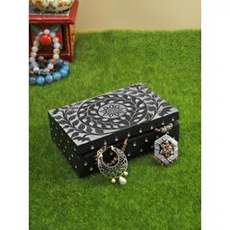 Aura Black & Grey Printed Regular Jewellery Organiser-picture-36