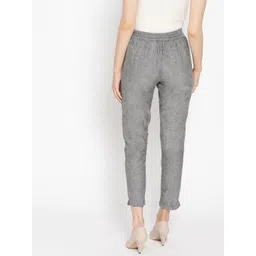 AURELIA Women Grey Regular Fit Solid Cigarette Cropped Trousers image 2