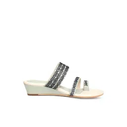 Aurelia Women's Znoor Olive & Black Toe Ring Wedges-picture-17