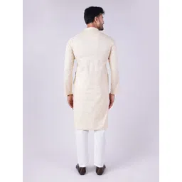 AURIK Men Kurta image 4