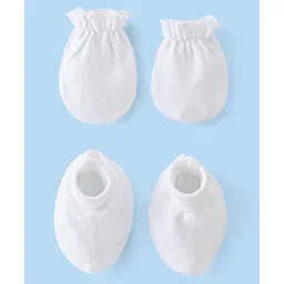 Babyhug 100% Cotton Solid Colour Mittens & Booties Set - White-image-14