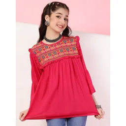 BAESD Embroidered Top-picture-16