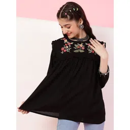 BAESD Floral Embroidered Top-picture-28