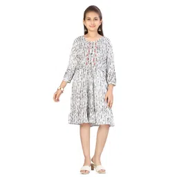 BAESD Print Fit & Flare Dress-picture-27