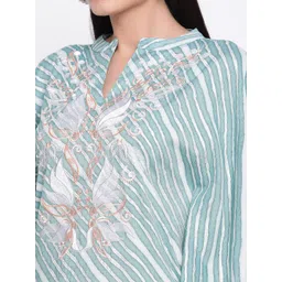 Be Indi Women Mandarin Collar Striped Kaftan Side Slits Festive Kurta image 4