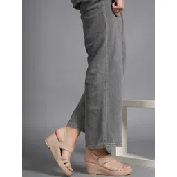 Bella Rosa Women Solid Open Toe Round Toe Wedge Heel Sandals-picture-39