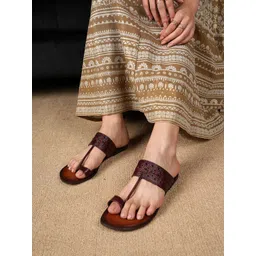 Bella Rosa Women Textured Leather Ethnic One Toe Flats-picture-42