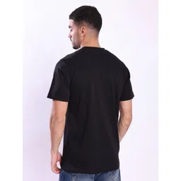 Bene Kleed Men Solid Round Neck Cotton T-shirt image 5