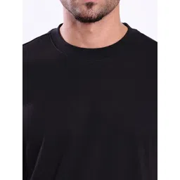Bene Kleed Men Solid Round Neck Cotton T-shirt image 3