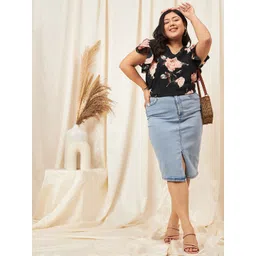 Berrylush Curve Plus Size Floral Printed V-Neck Flared Sleeves Top-picture-10