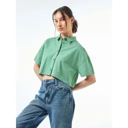 Bewakoof Green Plain Cotton Crop Shirt-image-0
