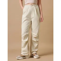 Bewakoof Off White Relaxed Fit Mid Rise Pants-picture-29