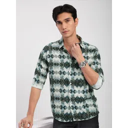Beyoung Men Spread Collar Abstract Printed Cotton Relaxed Fit Casual Shirt-picture-23