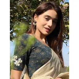 Bindigasm's Advi Floral Foil Printed Jacquard Stretchable Saree Blouse-image-5