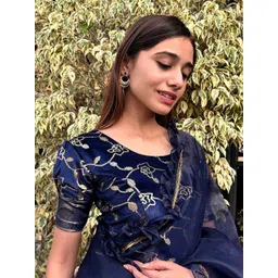 Bindigasm's Advi Floral Printed Sequinned Puff Sleeves Stretchable Velvet Saree Blouse-image-2