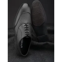 birgos Men Textured Formal Oxfords-picture-32