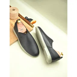 BIZZARO Men Round Toe Slip-On Sneakers-picture-23