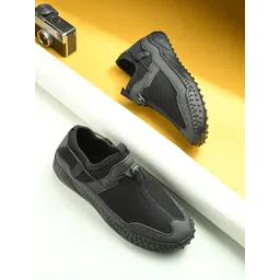 BIZZARO Men Slip-On Sneakers-picture-15