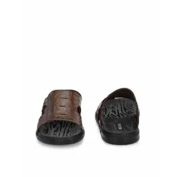 bizzaro Men Slip-On Flat Sandals image 5